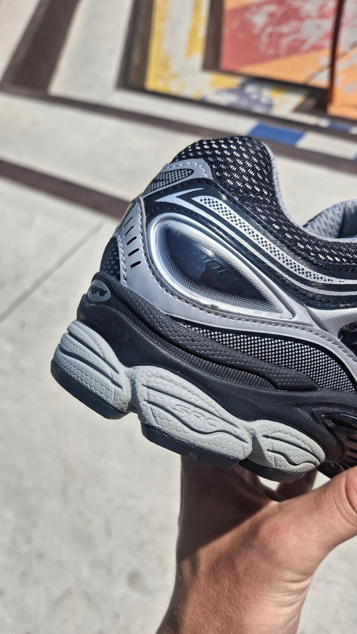 Saucony ProGrid Omni 9 – Black Silver Trainers
