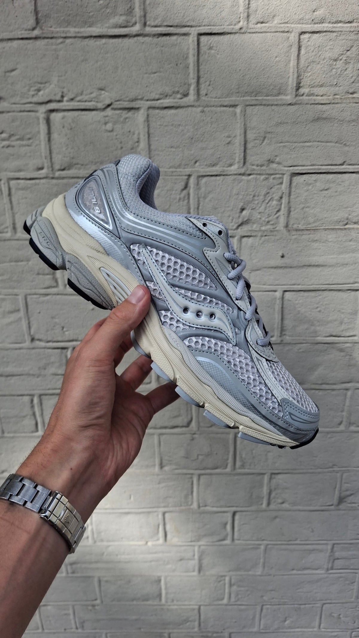 Saucony ProGrid Omni 9 OG – Quartz Eggshell Trainers