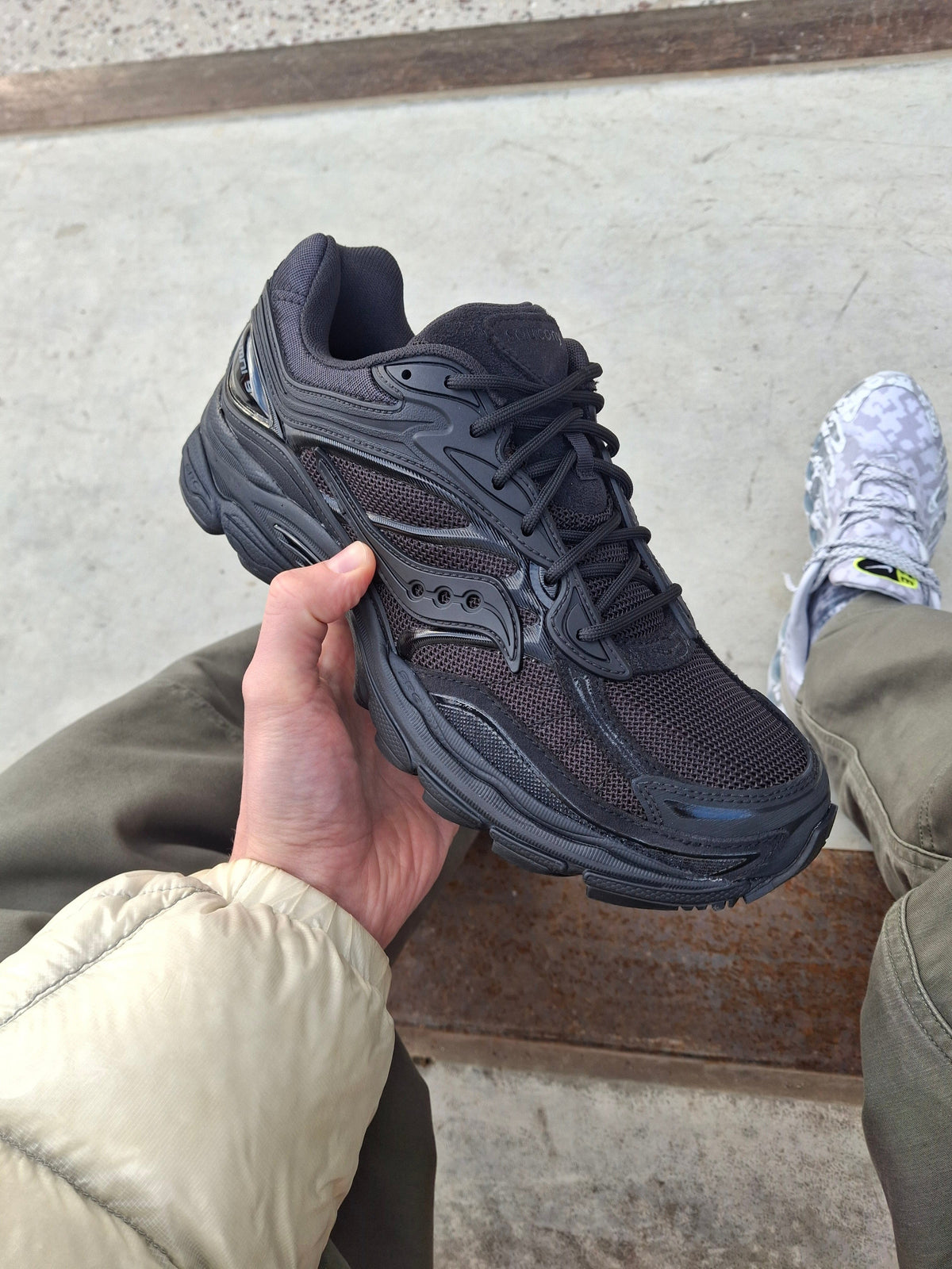 Saucony ProGrid Omni 9 Armor – Black Trainers
