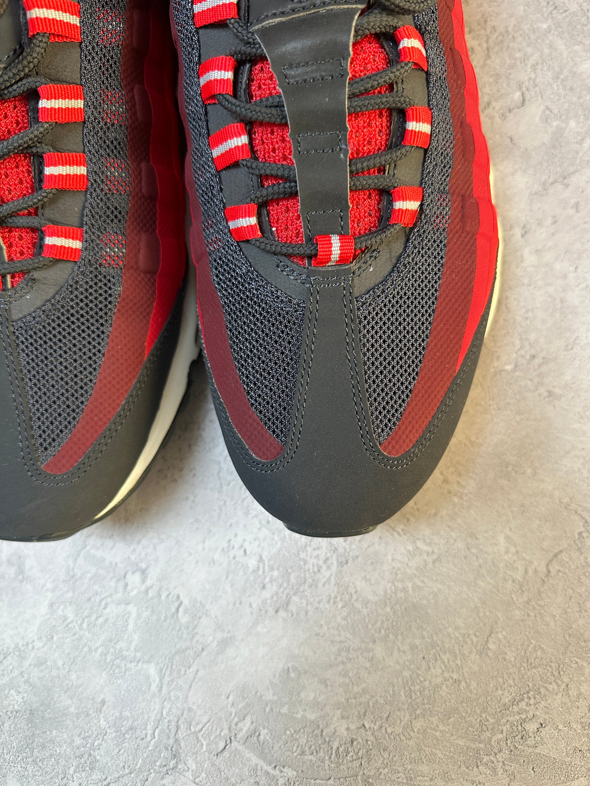 Nike Air Max 95 | Anthracite Red No Sew | UK 11