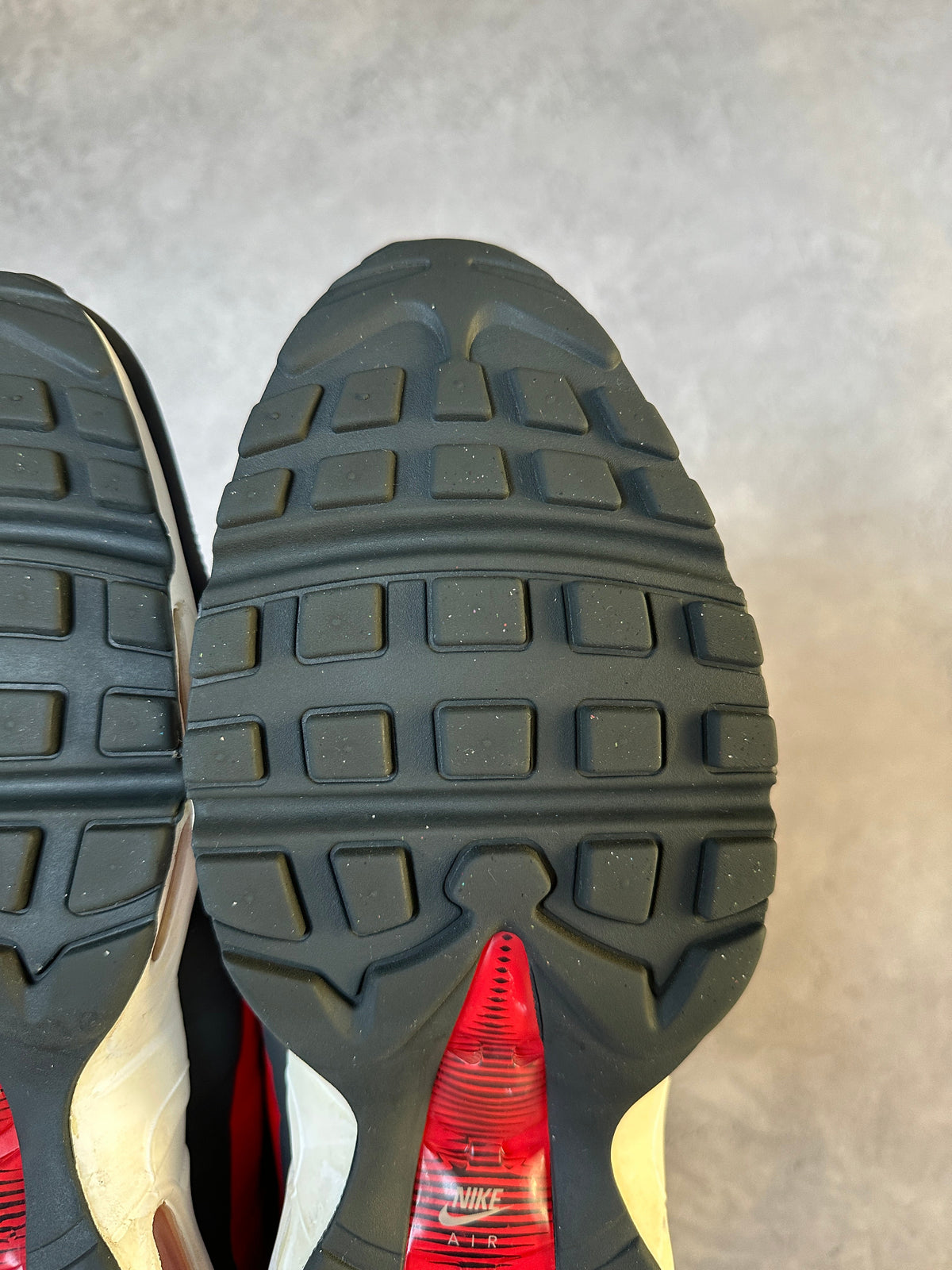 Nike Air Max 95 | Anthracite Red No Sew | UK 11