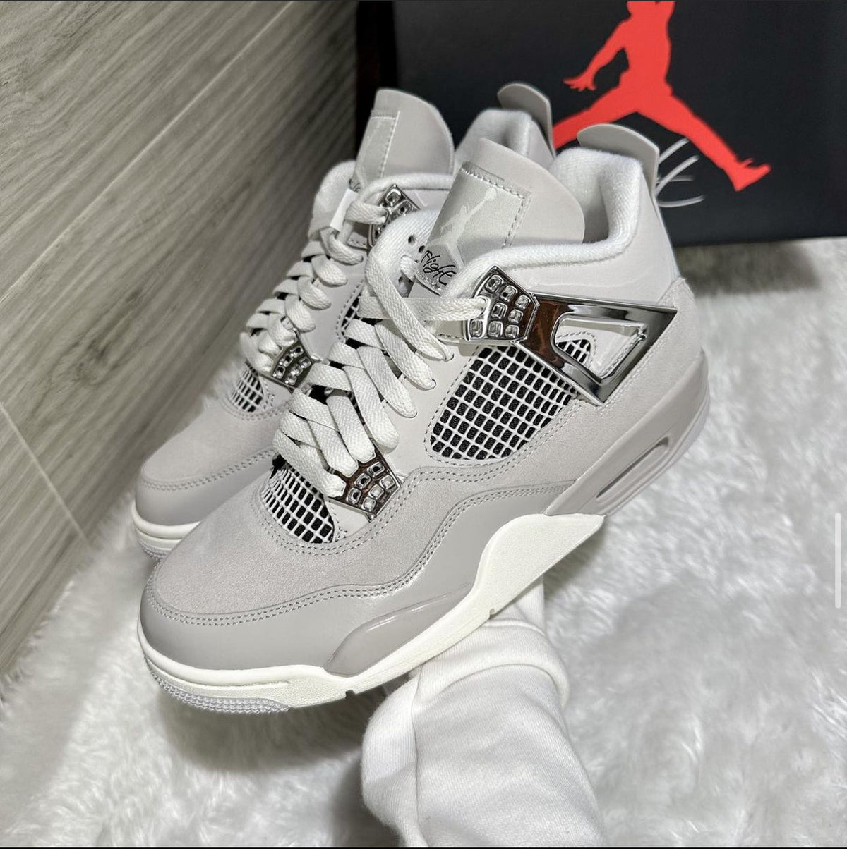 Air Jordan 4 Retro Frozen Moments Trainers (Women's)