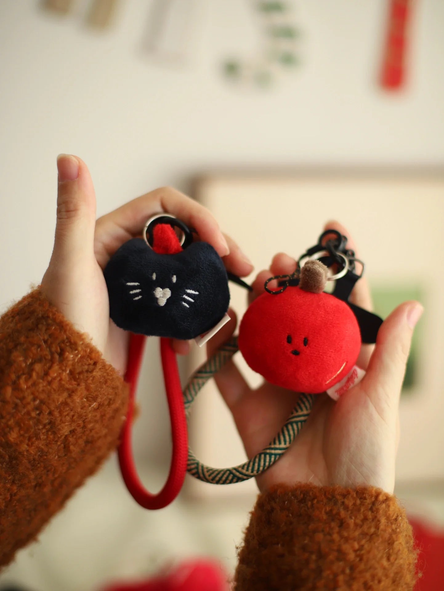 Daily White - Mini Heart Apple Toy Charm