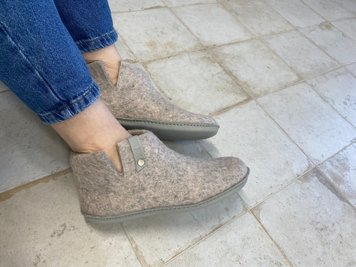 Women's Beige WOOBOOTS Wool Slippers