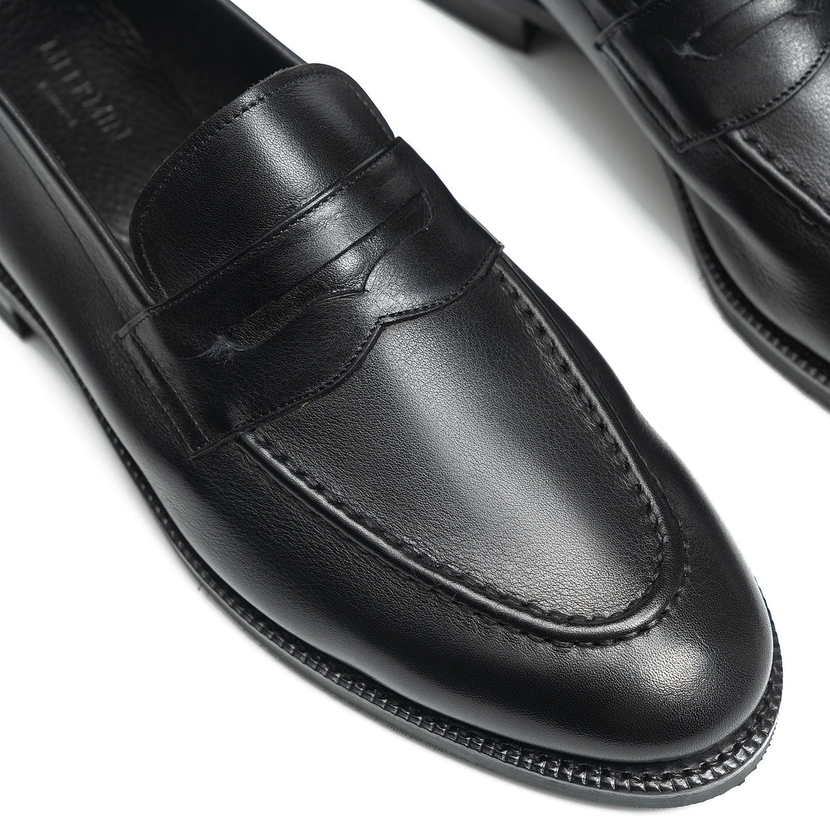 514511 - Black Softcalf Loafer - E