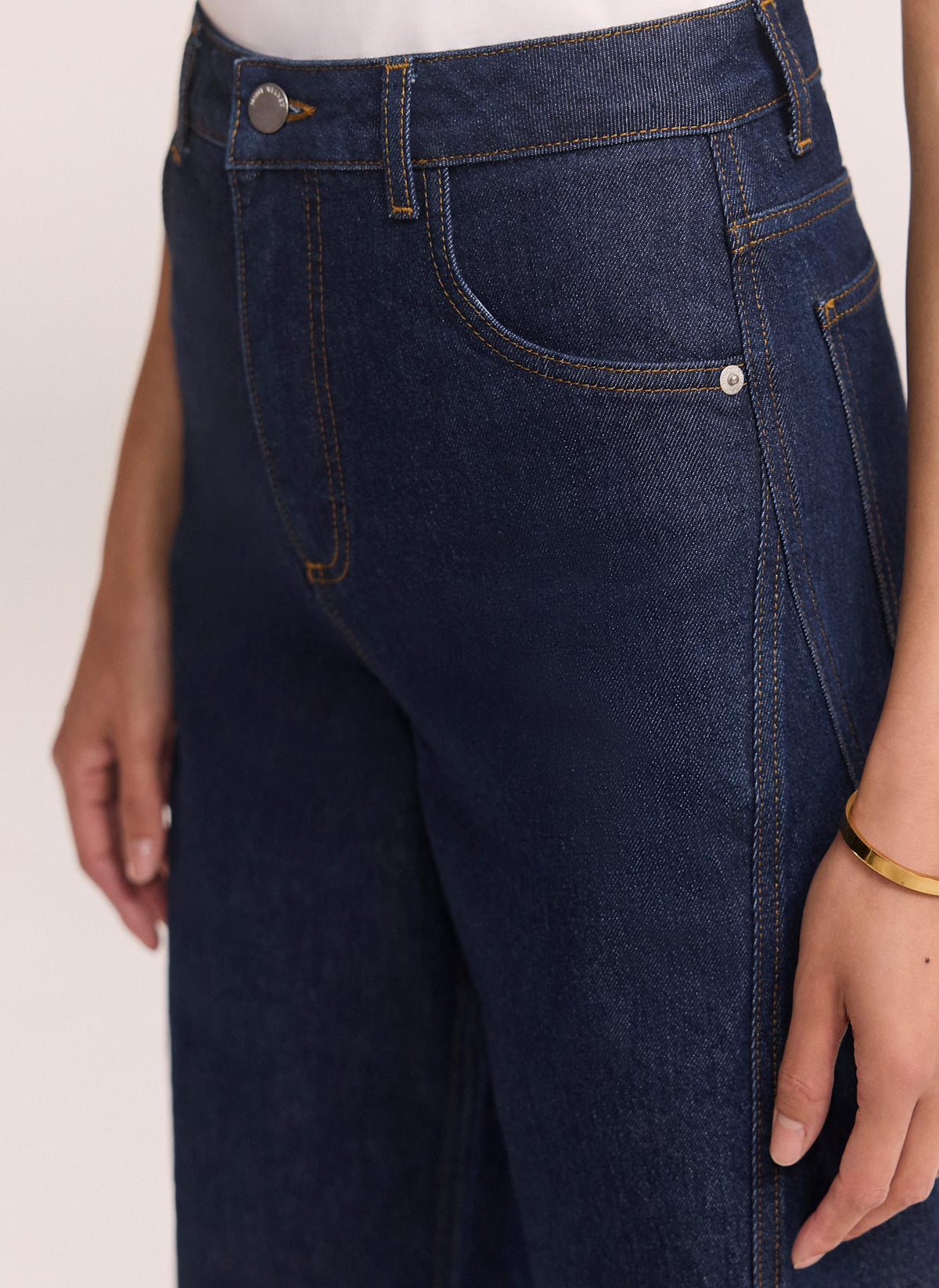 Barrel Leg Jeans in Dark Indigo