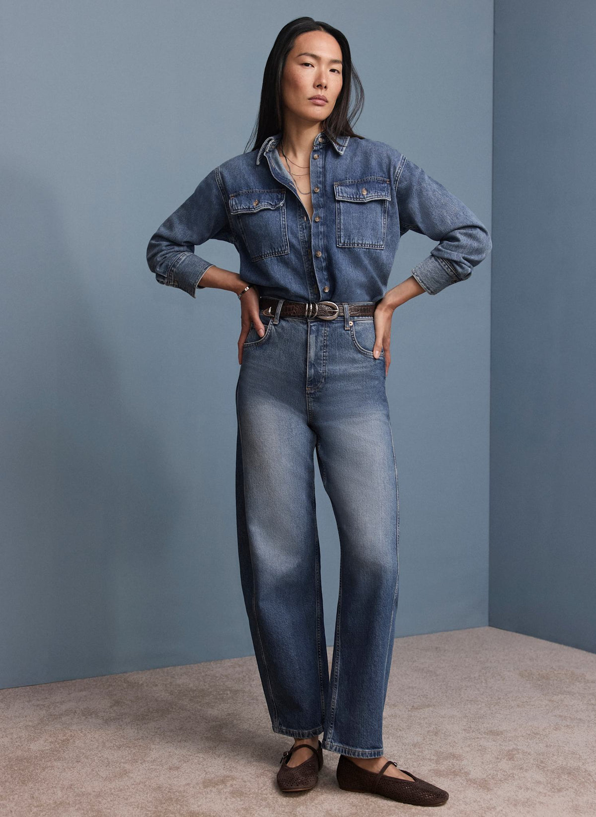 Barrel Leg Jeans in Mid Indigo