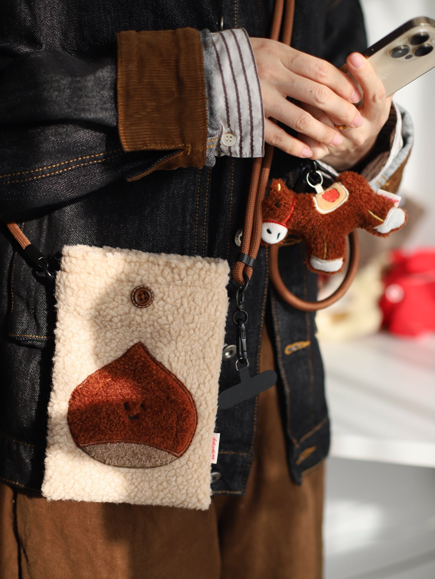 Daily White - Chestnut Cross Body Bag