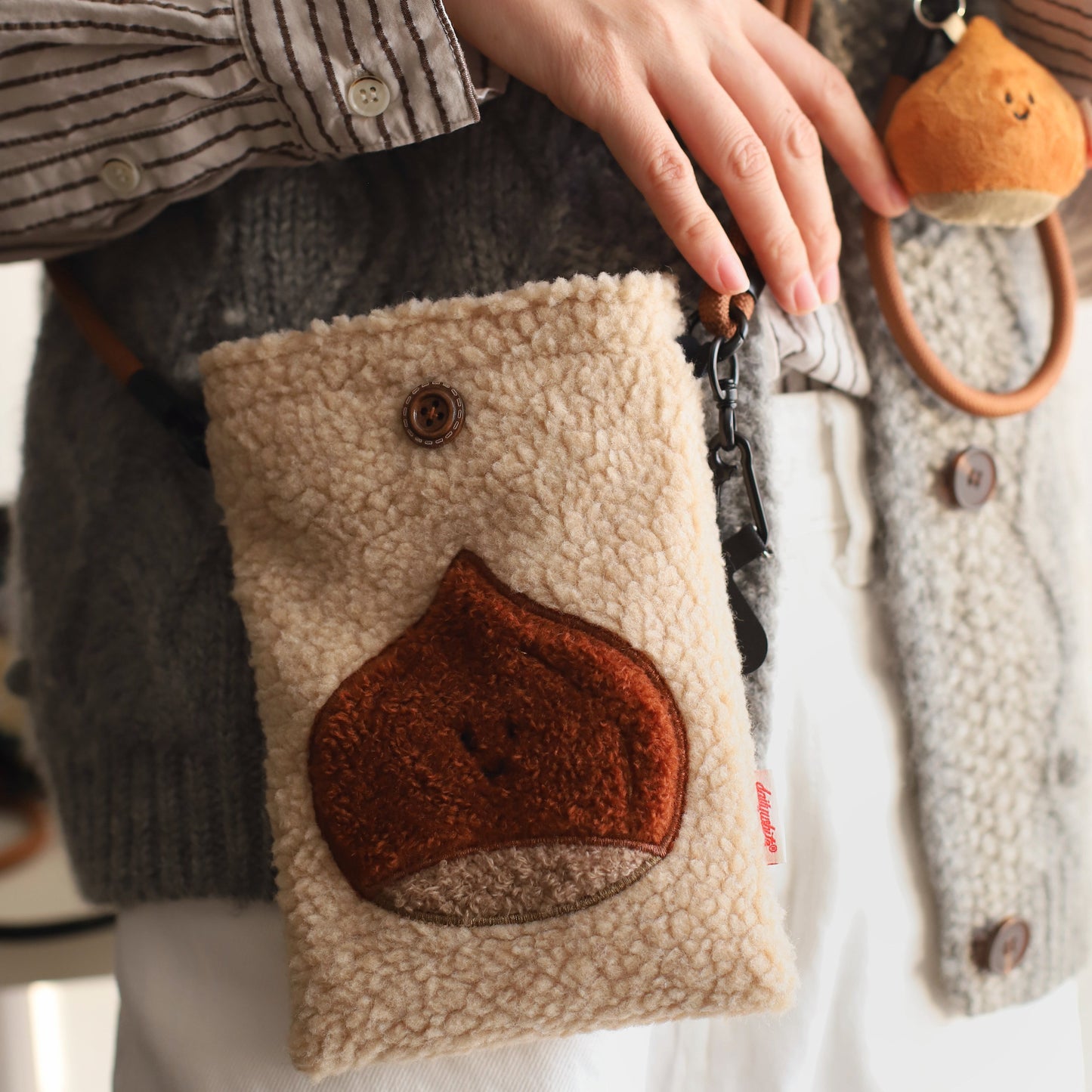 Daily White - Chestnut Cross Body Bag