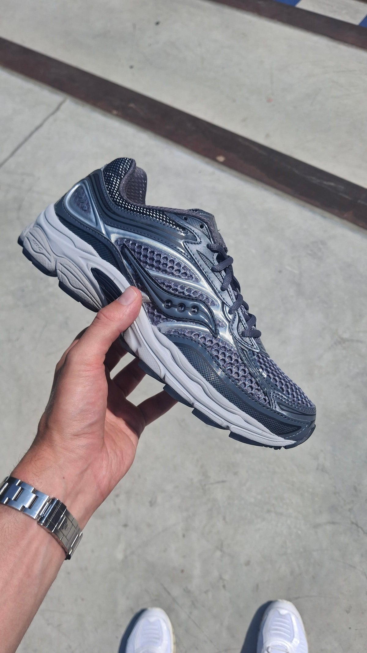 Saucony ProGrid Omni 9 OG – Carbon Cadet Trainers