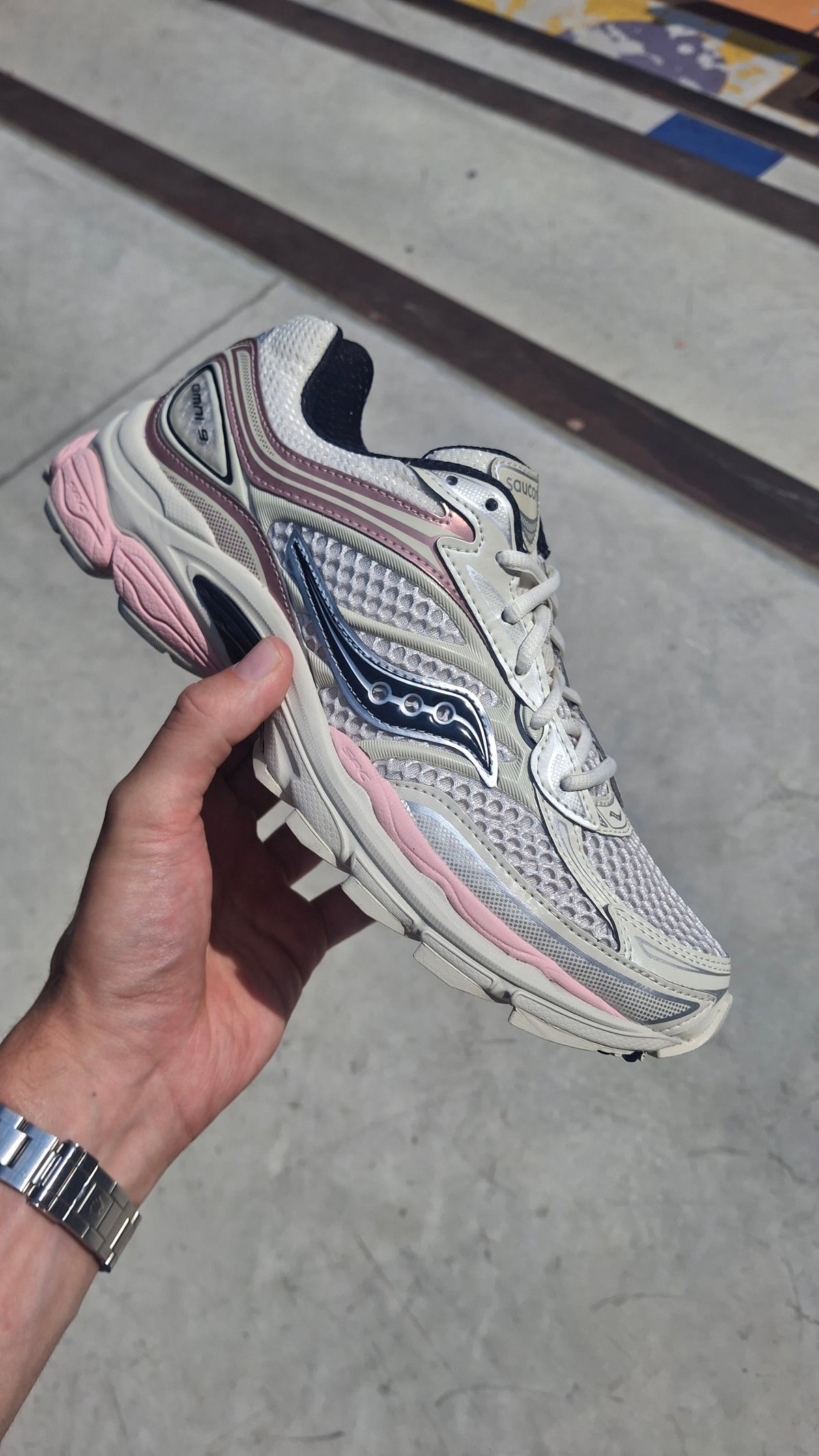 Saucony ProGrid Omni 9 – Eggshell Touch Trainers