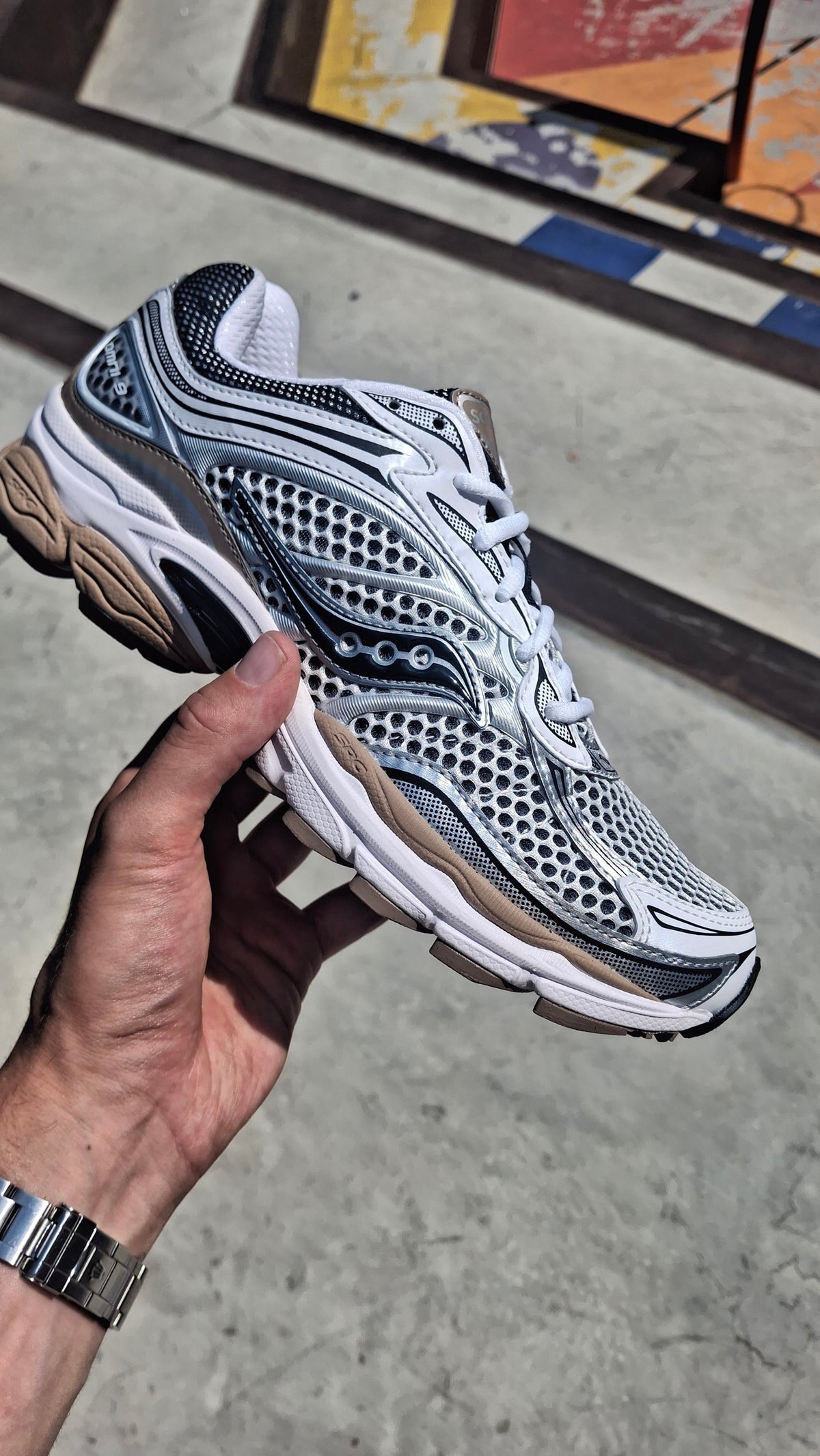 Saucony ProGrid Omni 9 OG – White Saddle Trainers