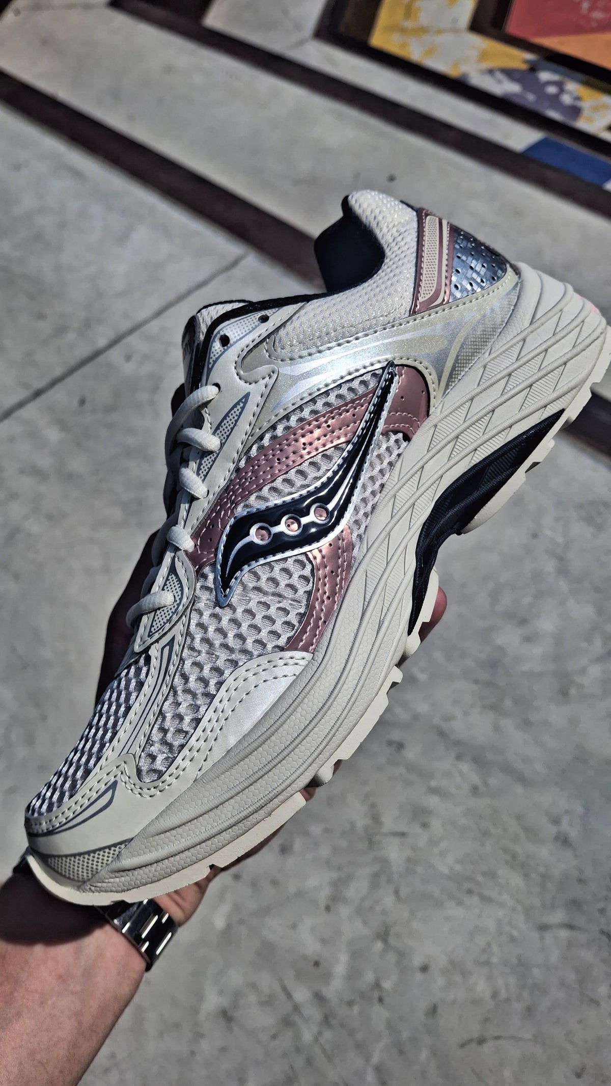 Saucony ProGrid Omni 9 – Eggshell Touch Trainers
