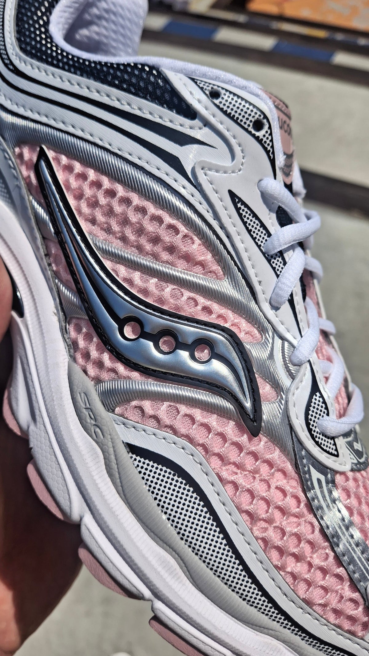 Saucony ProGrid Omni 9 OG – White Touch Trainers