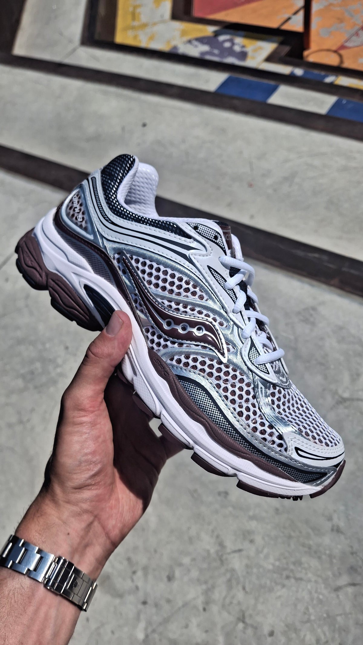 Saucony ProGrid Omni 9 OG – White Maroon Trainers