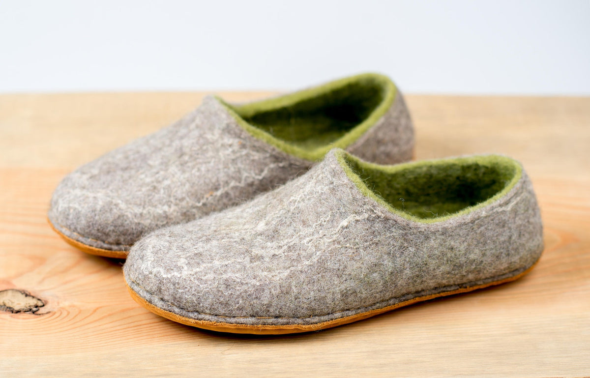 Men's Woodland Felted Wool Slippers - Gray/Green
